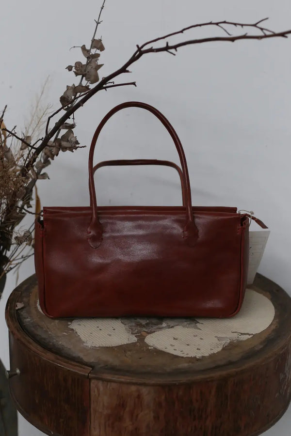 A termative atelier long handle suture bag A2223162 rust red